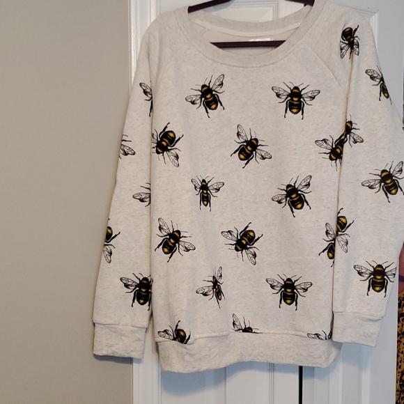 la soul clothing bee sweatshirt